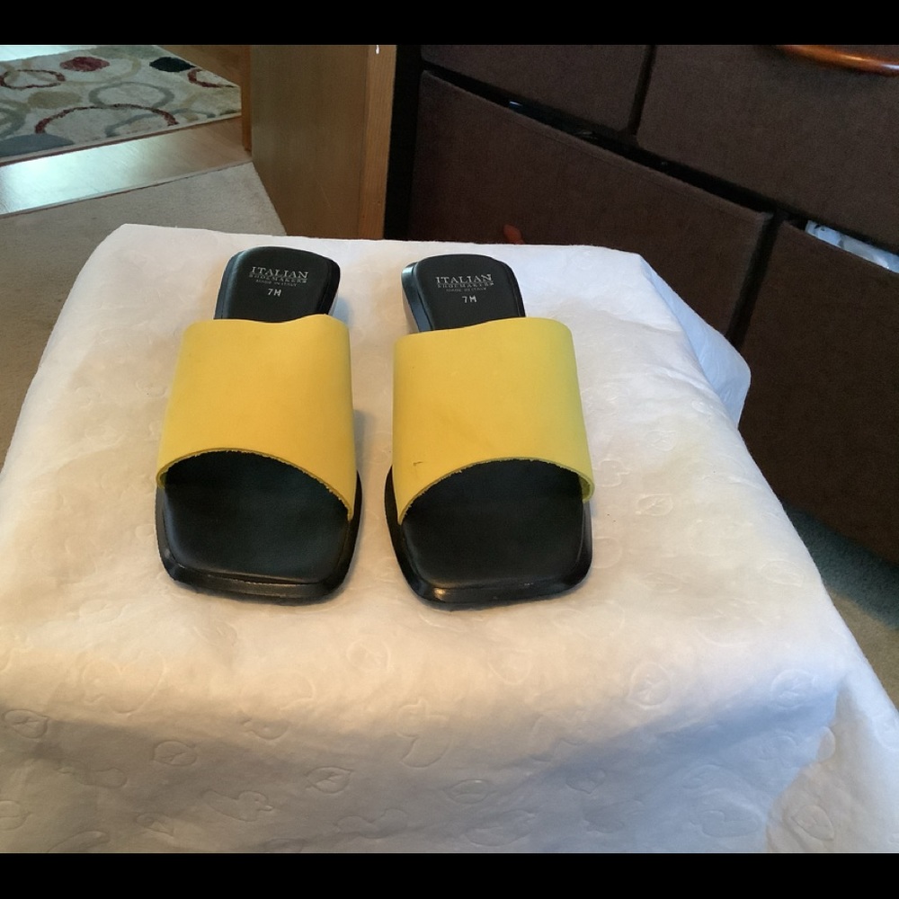 Ladies slides - Picture 2 of 11